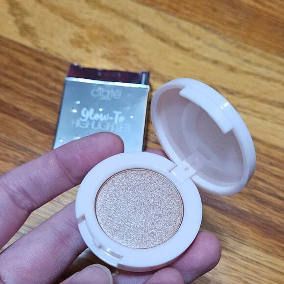 Ciate Glow-To Highlighter Illuminating Powder Highlighter MOONDUST - Picture 1 of 12